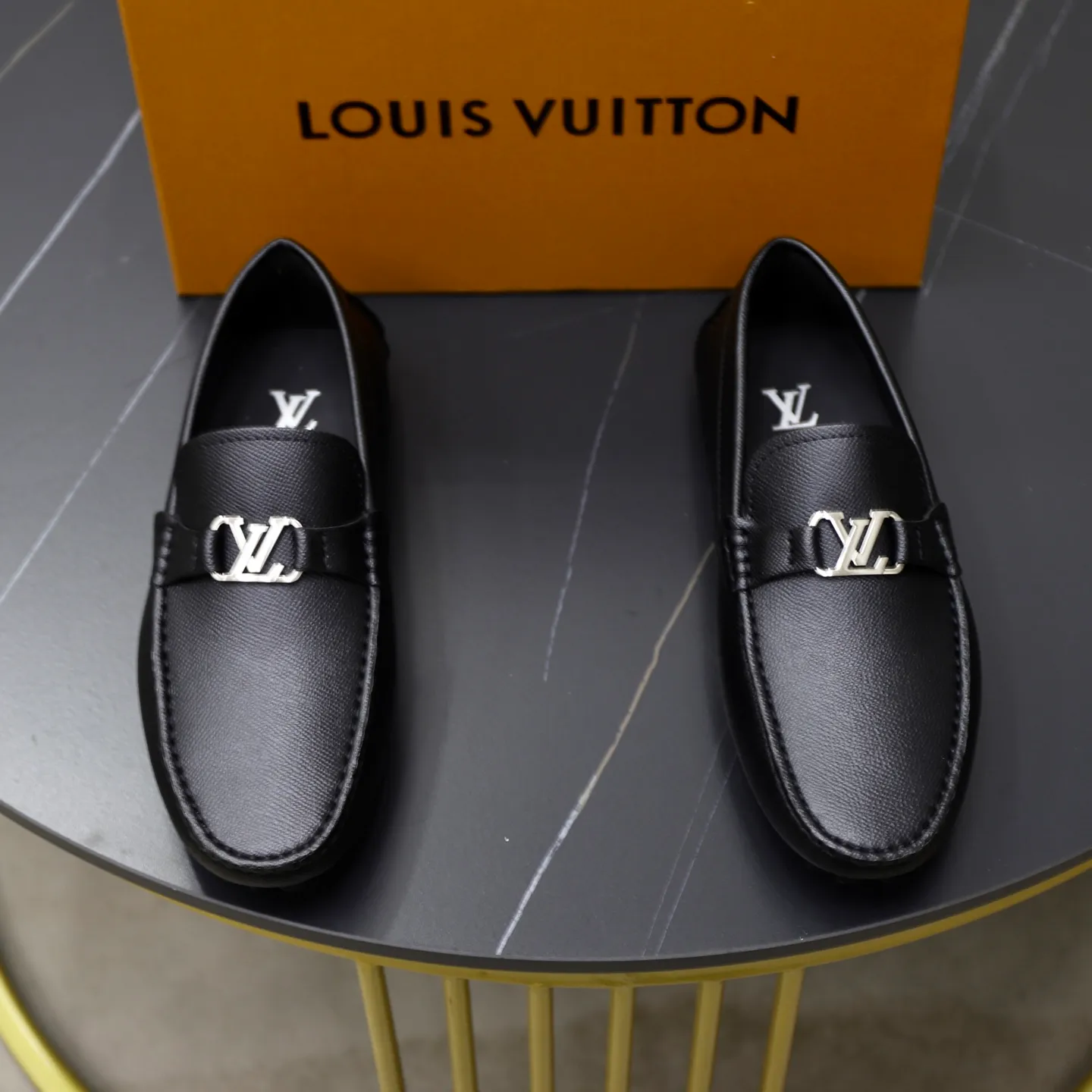 Ex-factory price: 480💰【LV】Louis Vuitton ⚠️High-end men’s driving and pedal series ⚠️38-44 (customized for 45) ⚠️All original cowhide leather! Thick and soft! Made entirely of calfskin lining! The latest non-slip beanie sole! Three-dimensional package technology! Fashionable and classic! Handicrafts! Original high quality! Feel free to compare!